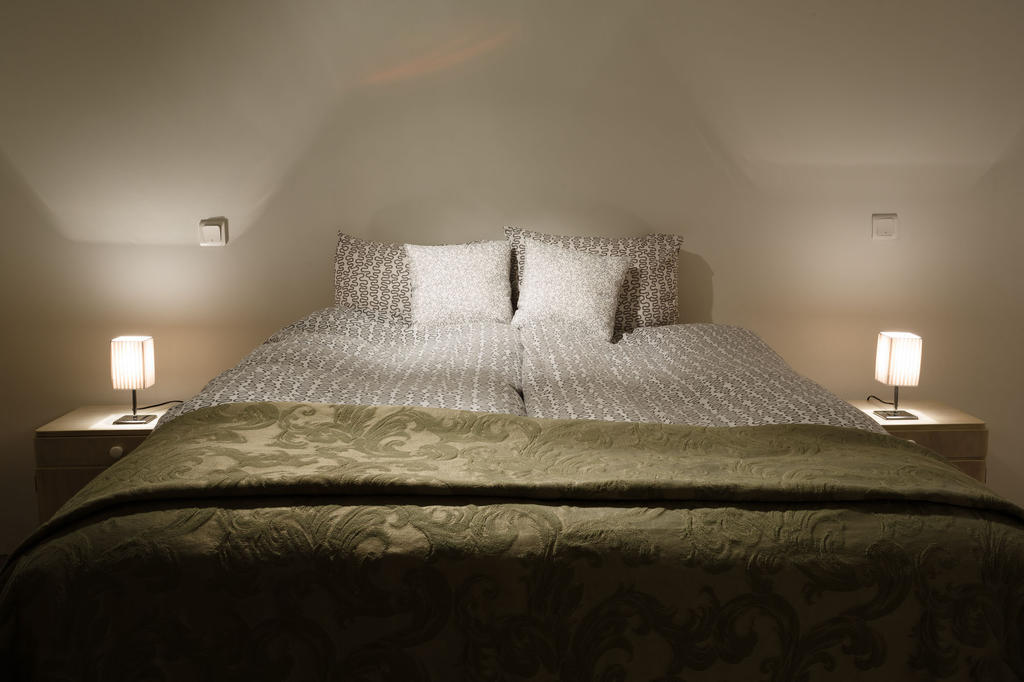 Varmi Guesthouse Apartments & Rooms Hveragerdi Room photo